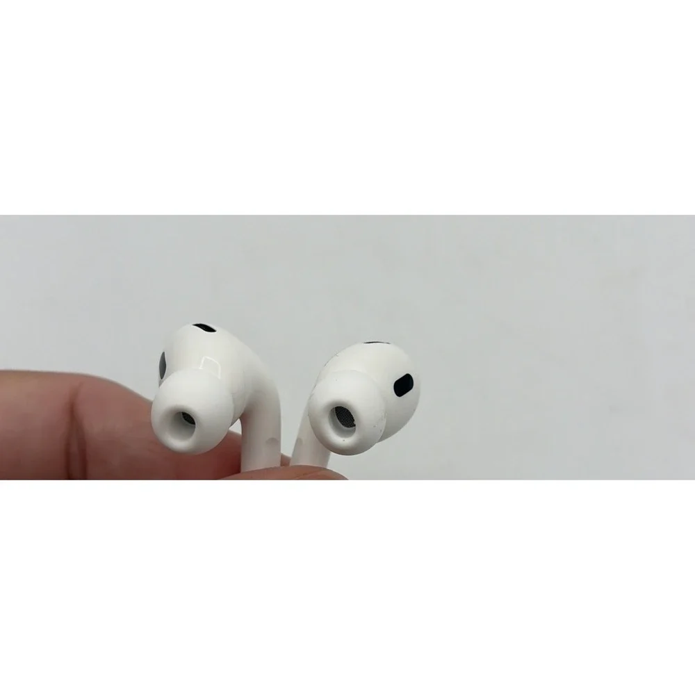 Apple AirPods Pro 2nd Gen USB-C MagSafe Charging Case White A2968 A3047 A3048